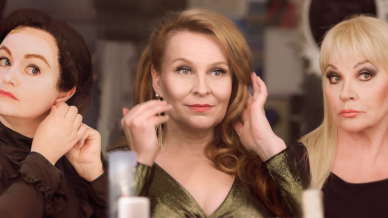 Melkein totta backdrop