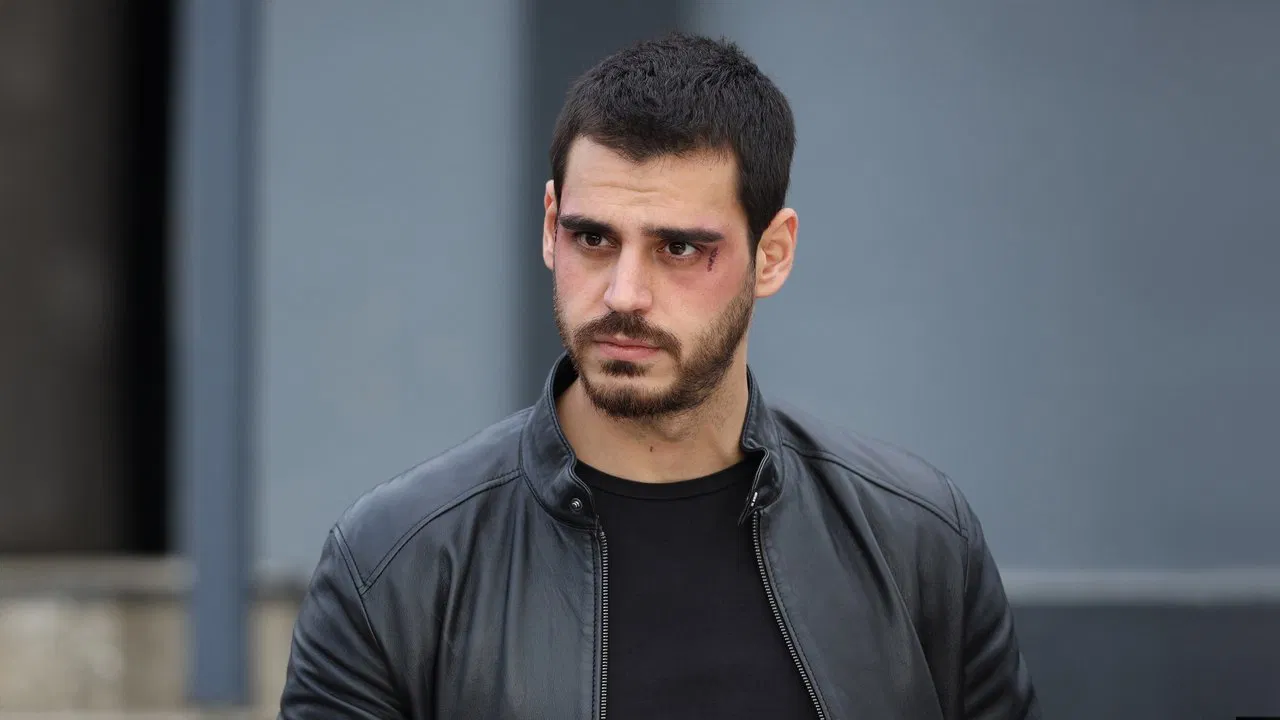 Yalnız Kurt backdrop