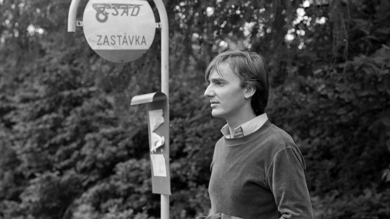 V hlavní roli obhájce backdrop