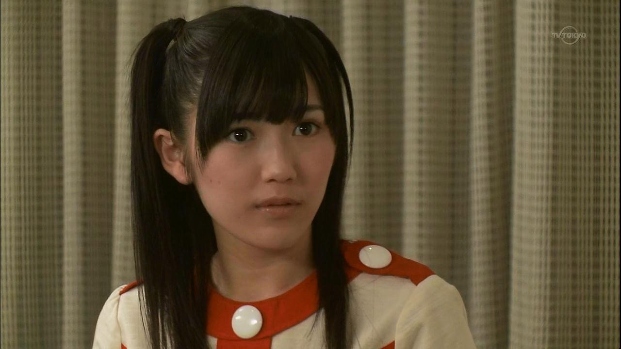 Deceiving Idol backdrop