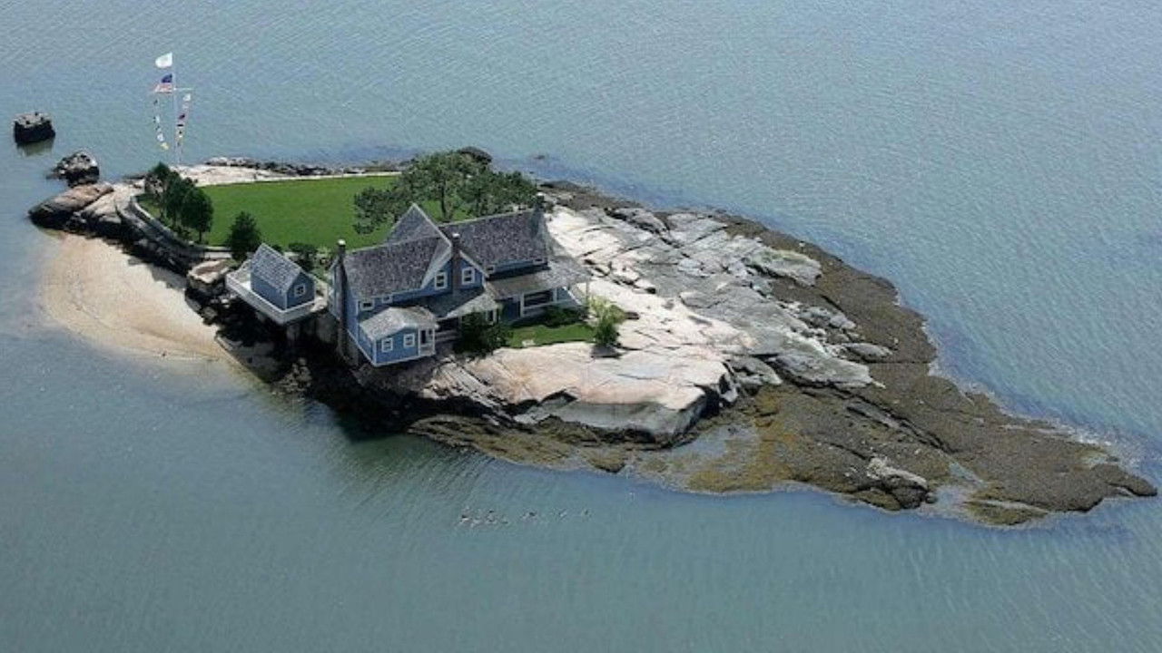 Love Prison backdrop