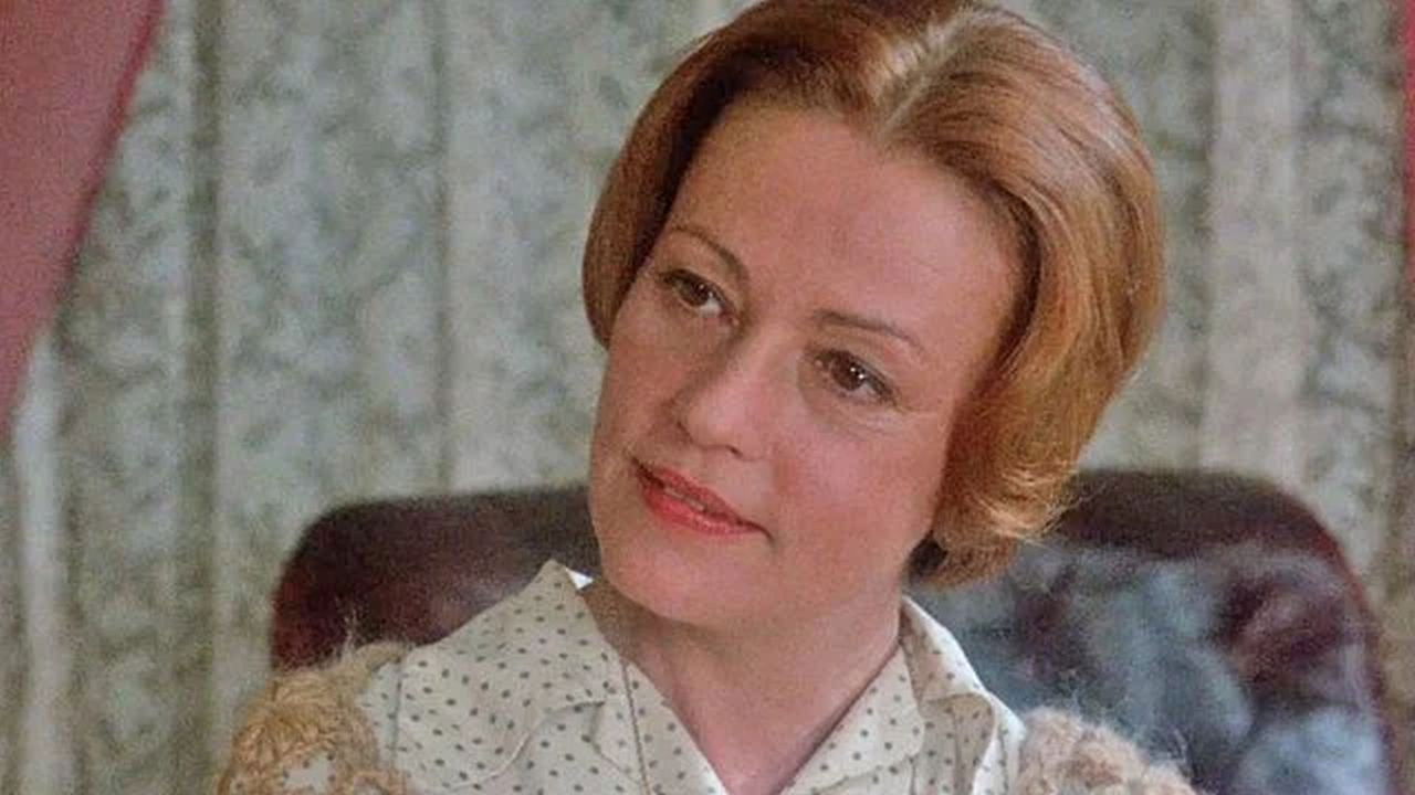 Dear Louise backdrop