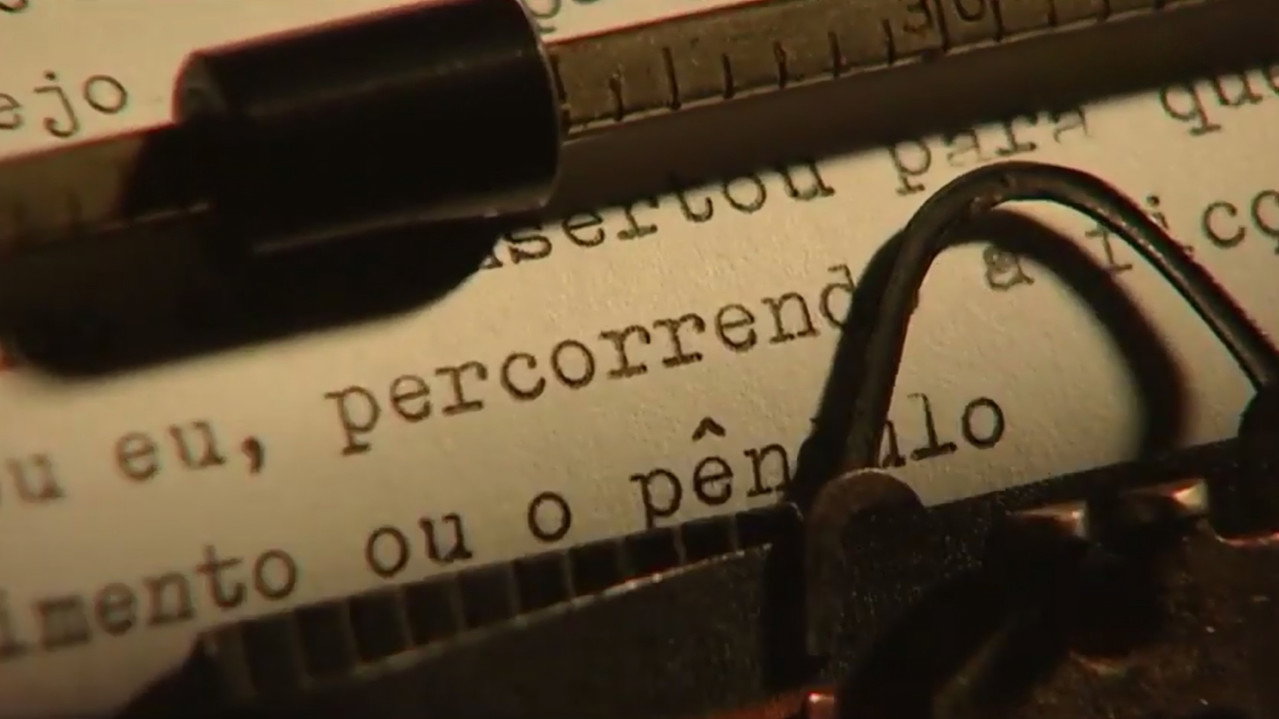 Gente Feliz com Lágrimas backdrop