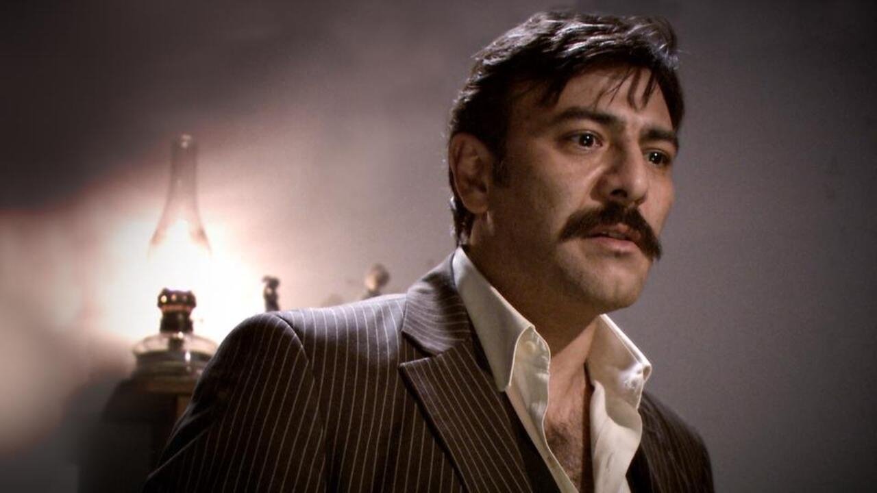 Kurt Kanunu backdrop