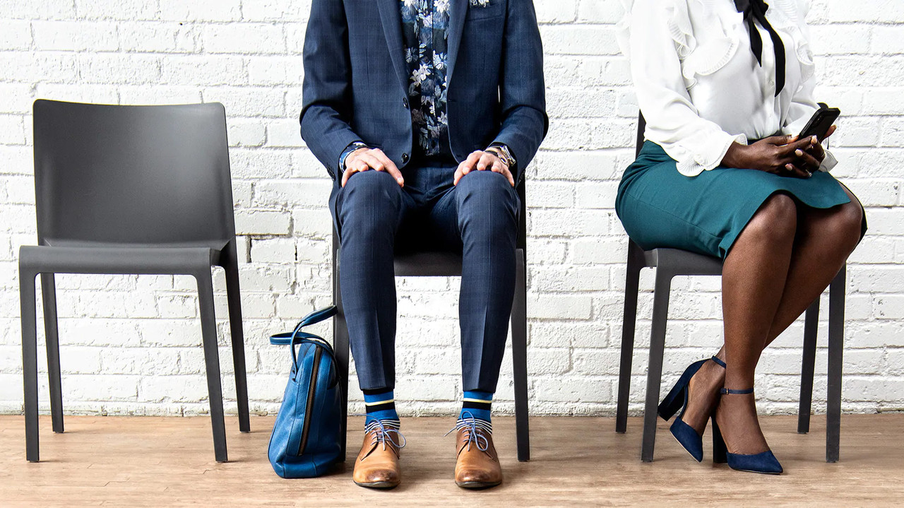 L’entrevue backdrop