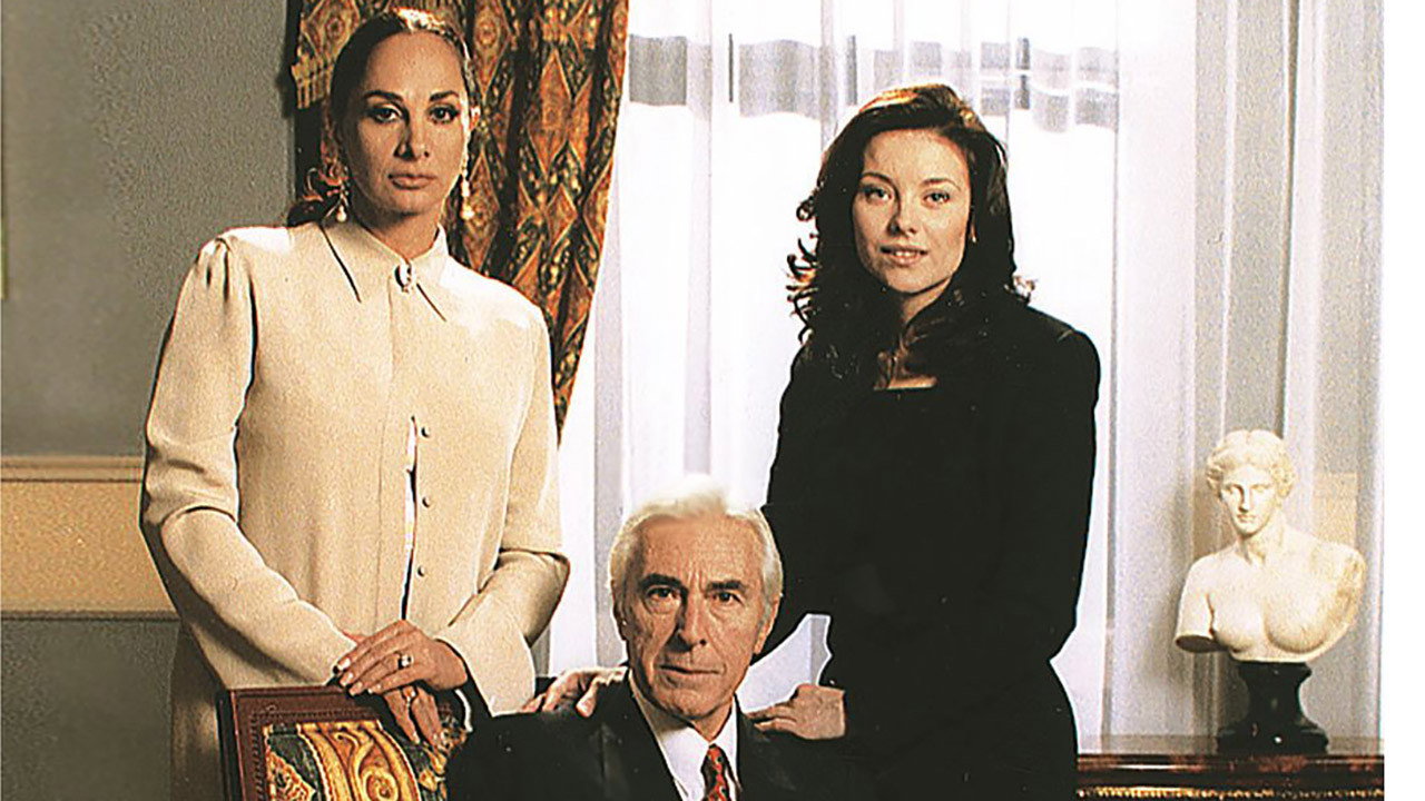 Amada enemiga backdrop