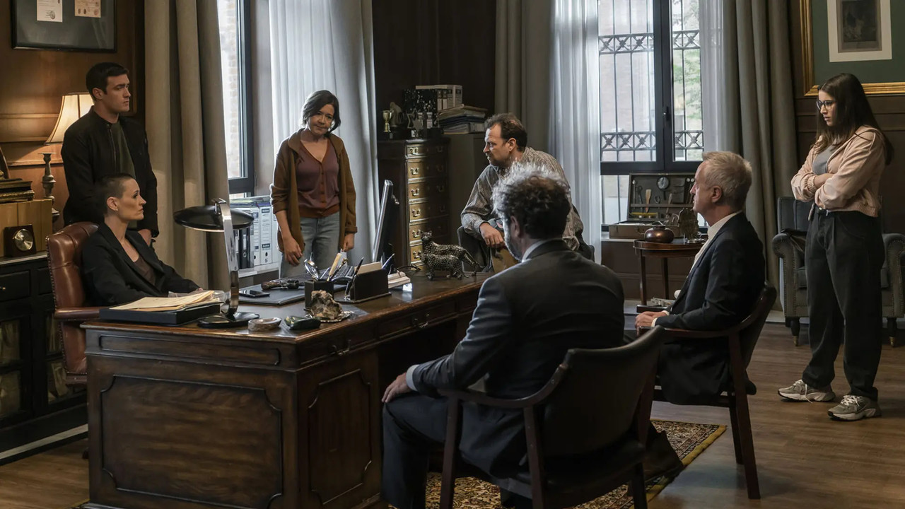 Laura and the mystery of the unexpected murderer backdrop