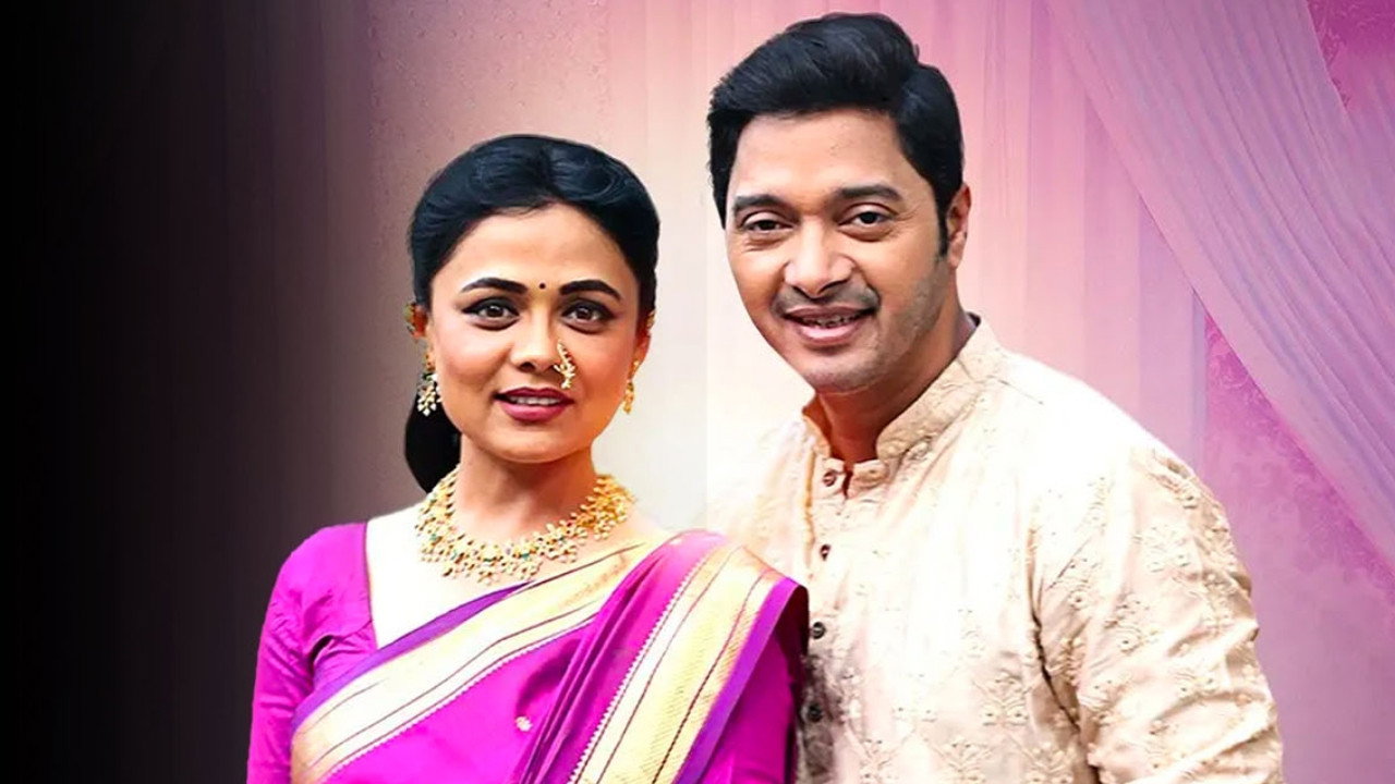 Mazhi Tuzhi Reshimgaath backdrop