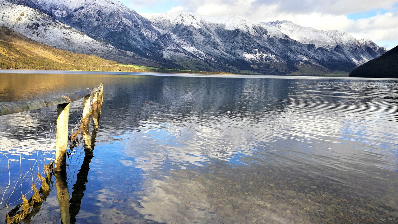 S bráchou na Aljašce backdrop