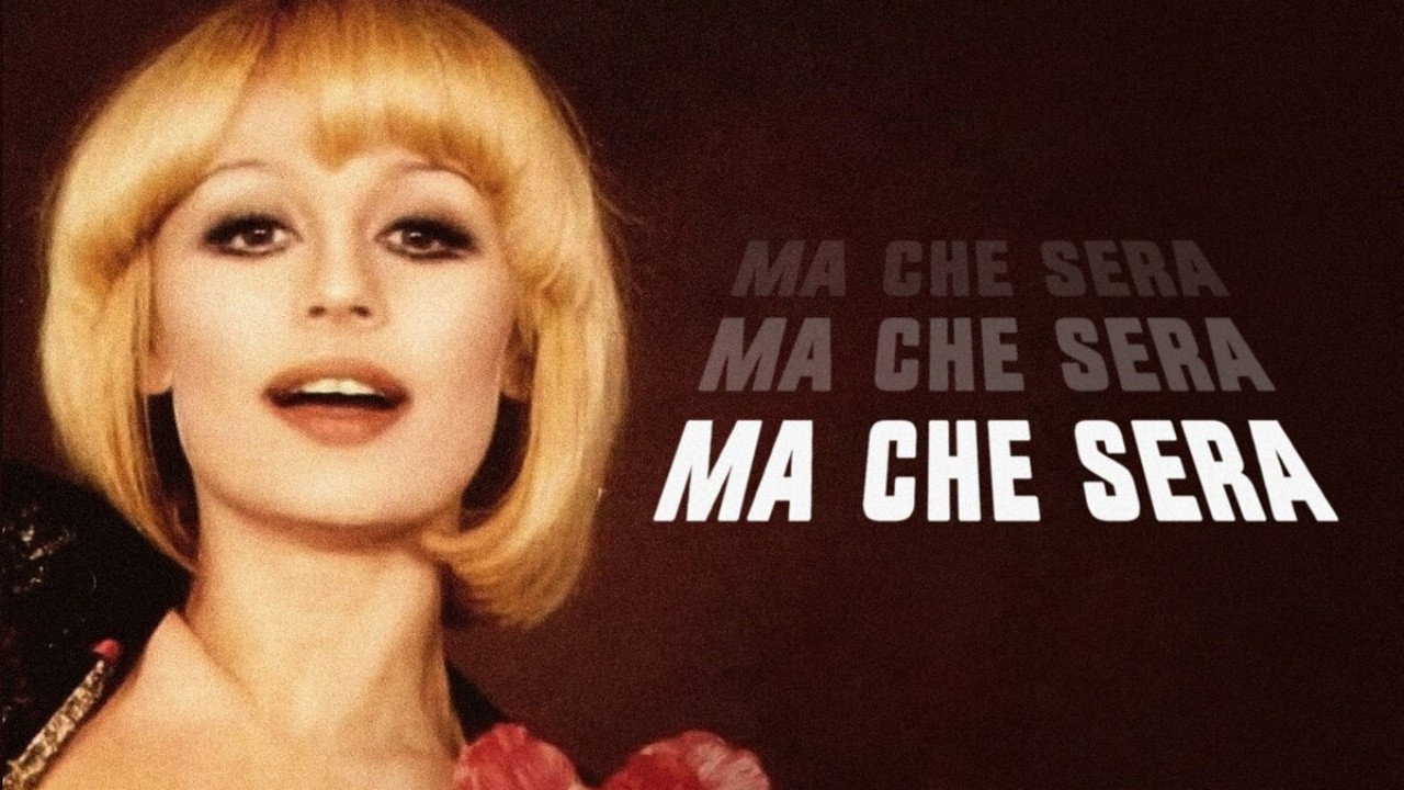 Ma che sera backdrop