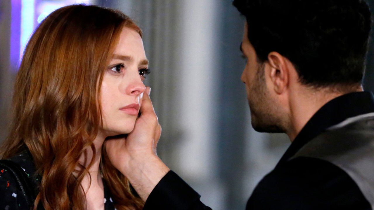 Amor manchado backdrop