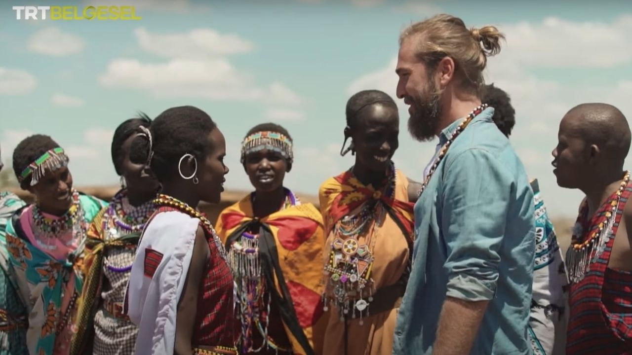 Sen de Tanık Ol backdrop