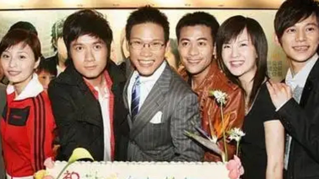 不该让女人流泪 backdrop