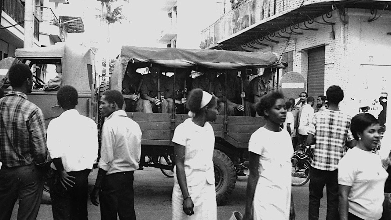 De Charles de Gaulle à Emmanuel Macron, les gardiens de l'empire backdrop
