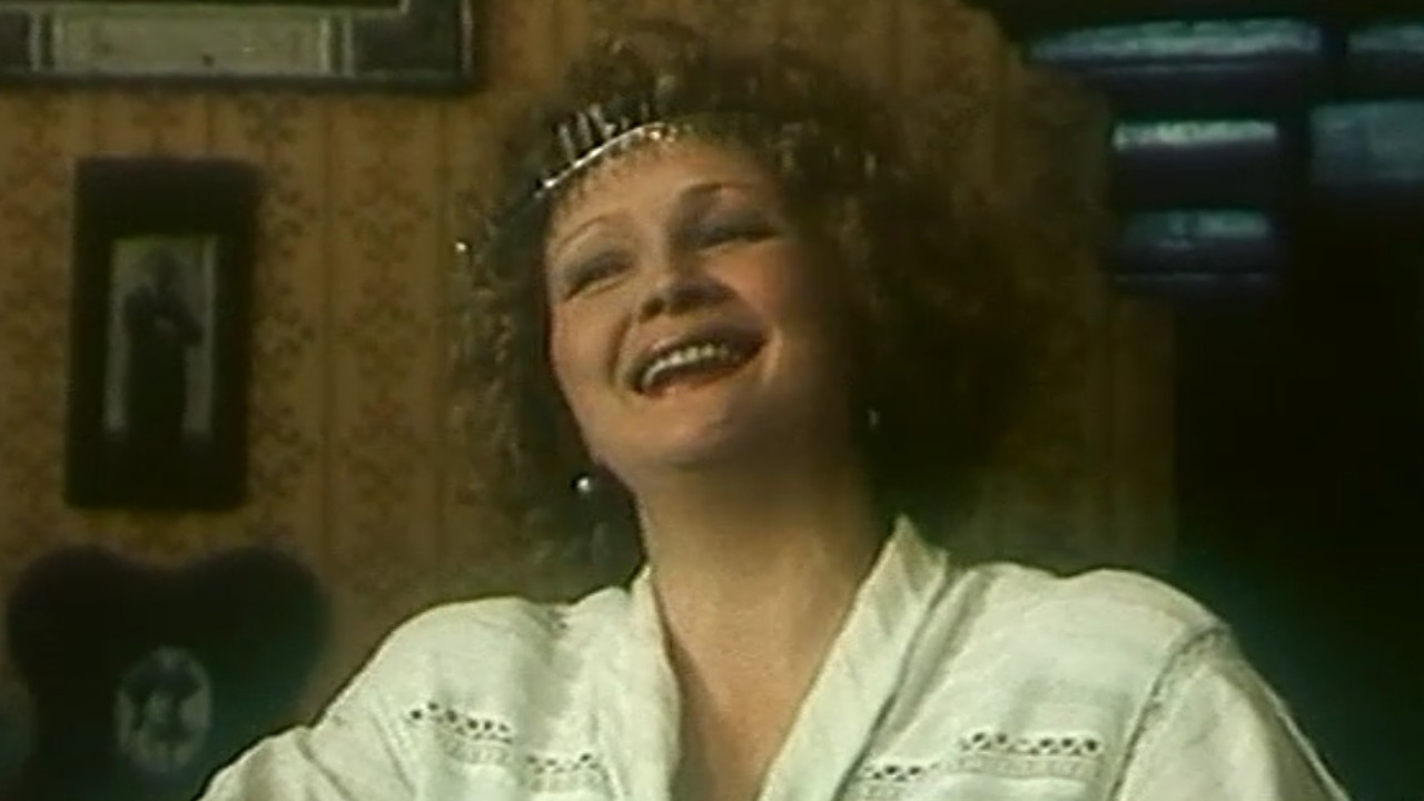 Aelita, Do Not Pester Men backdrop