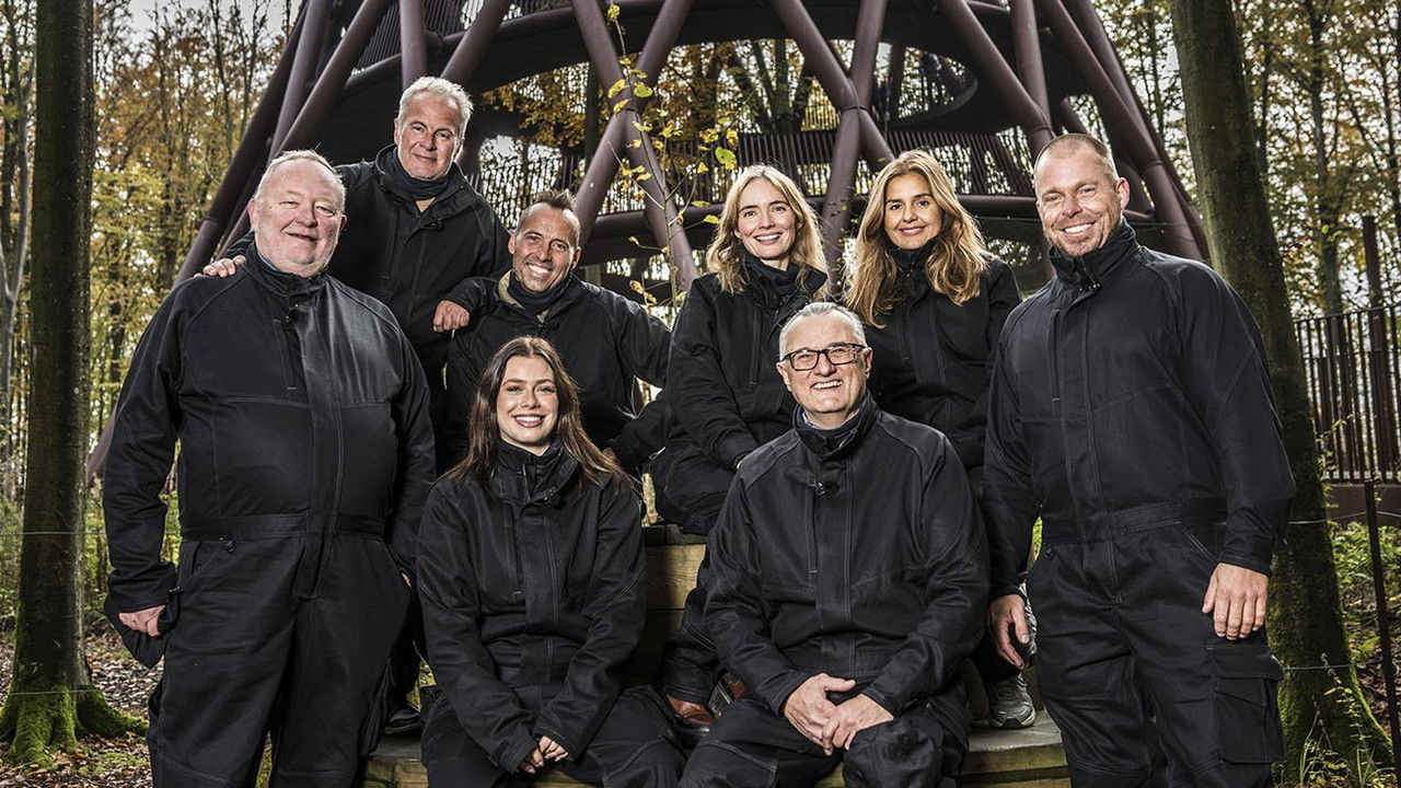 Hunted wild - Celebrities on the run backdrop