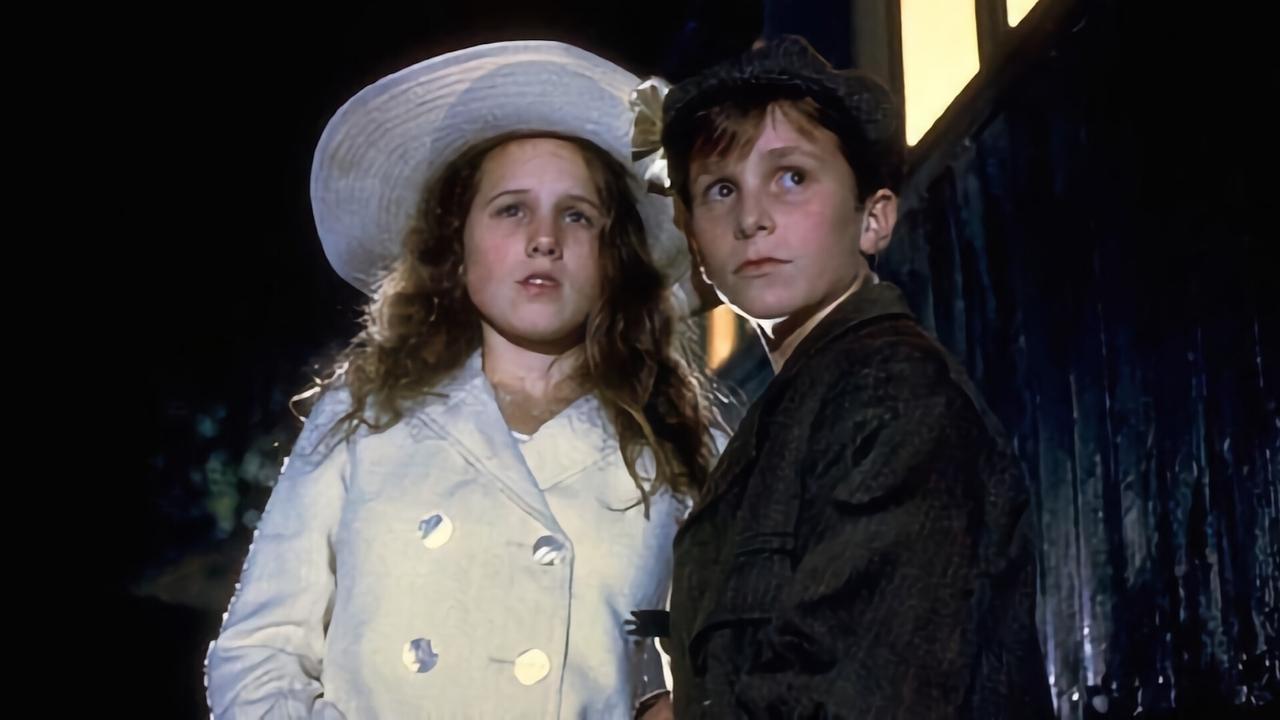 Anastasia - The Mystery of Anna backdrop