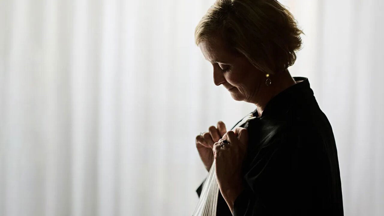 De Rechtbank backdrop