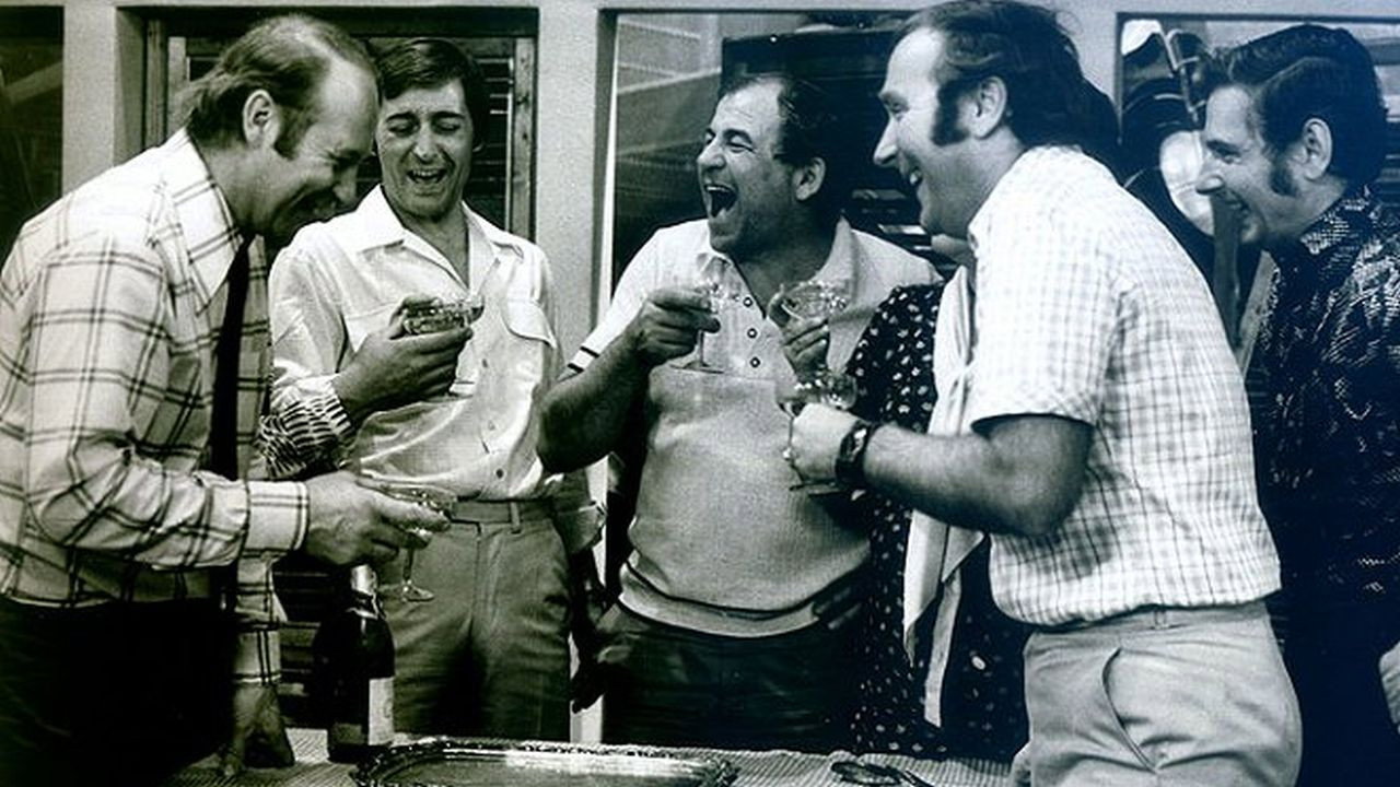 Tridsaťdeväť stupňov v tieni backdrop