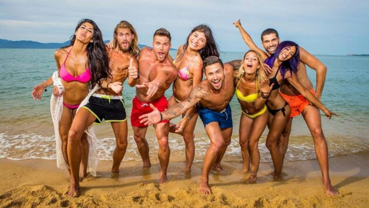 La Revanche des Ex backdrop