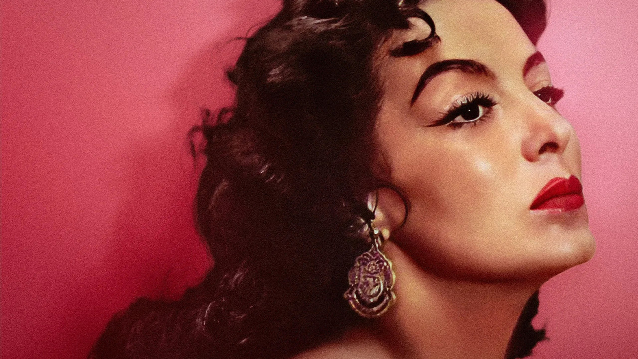 María: La Diva Eterna backdrop