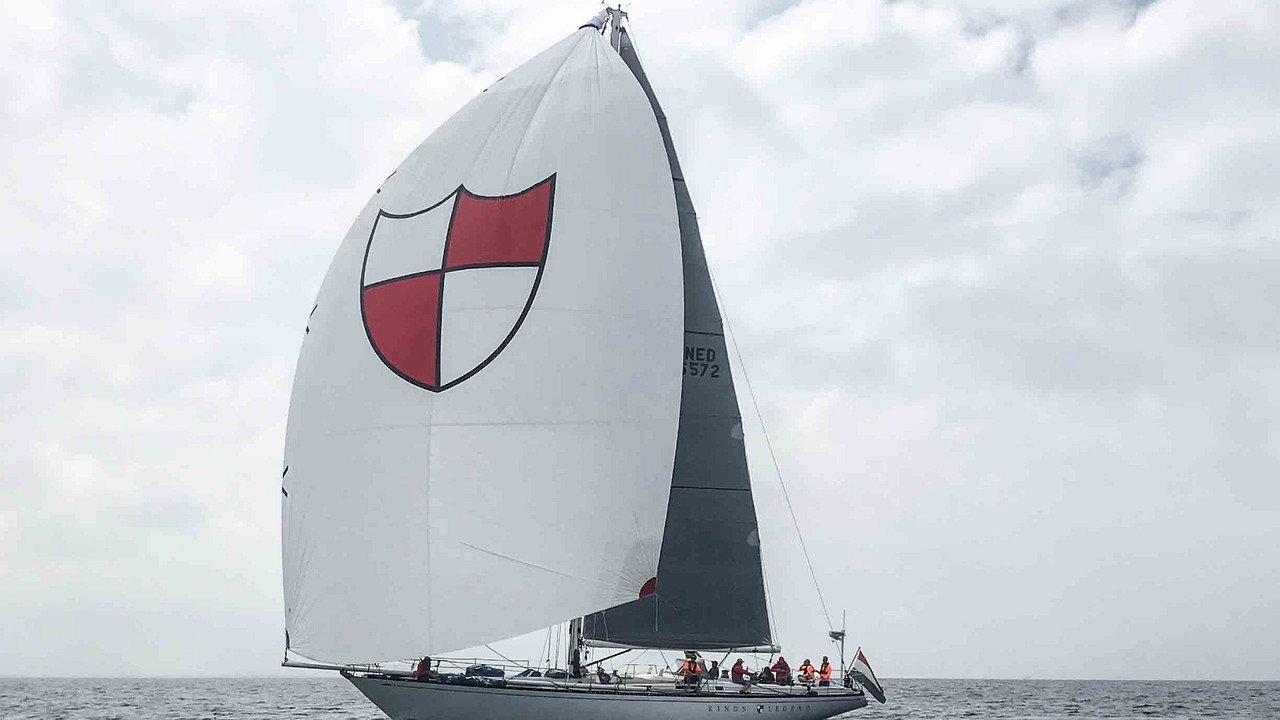 Alle Hens aan Dek backdrop