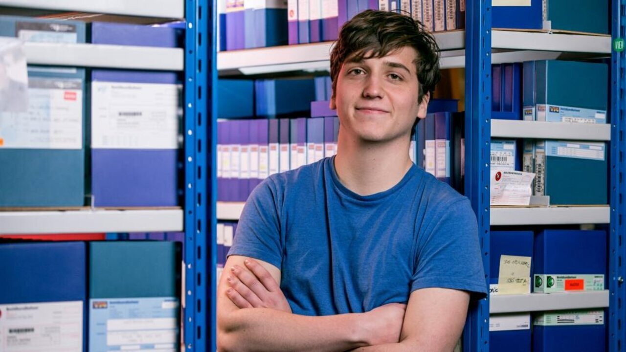 't Is Gebeurd backdrop