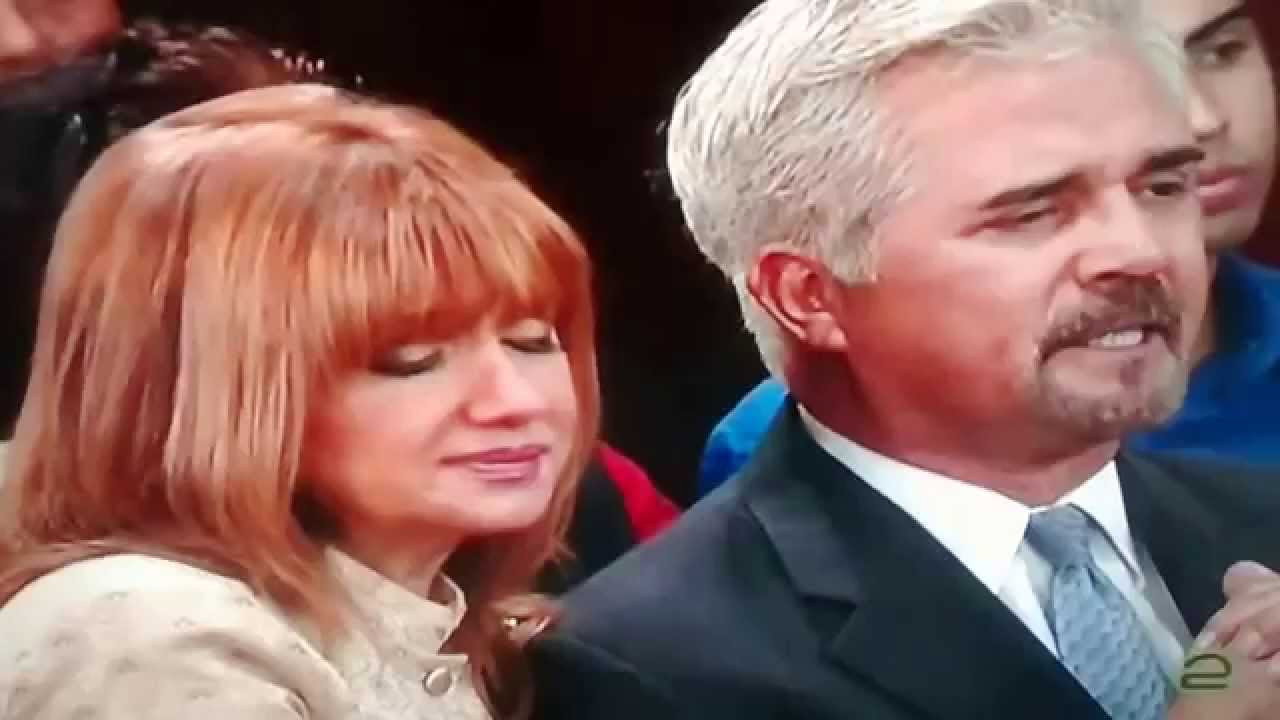 Dueña y Señora backdrop