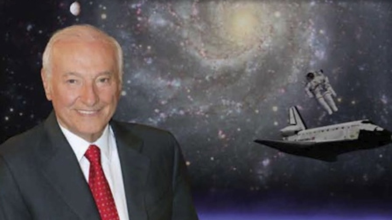 Il cosmo. Alla scoperta dell'universo backdrop