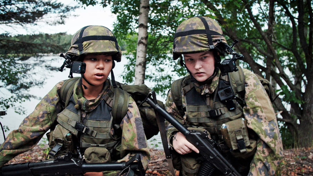 Naissotilaat backdrop