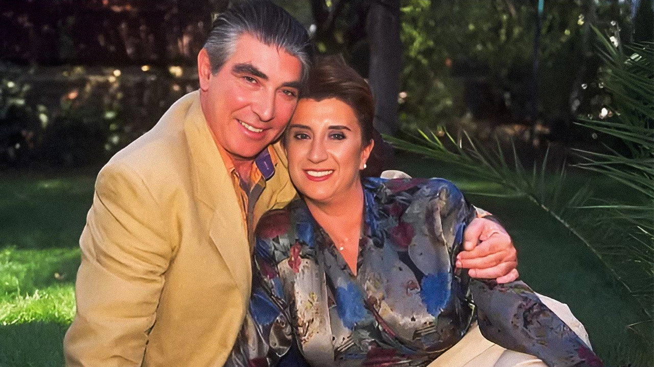 Şehnaz Tango backdrop