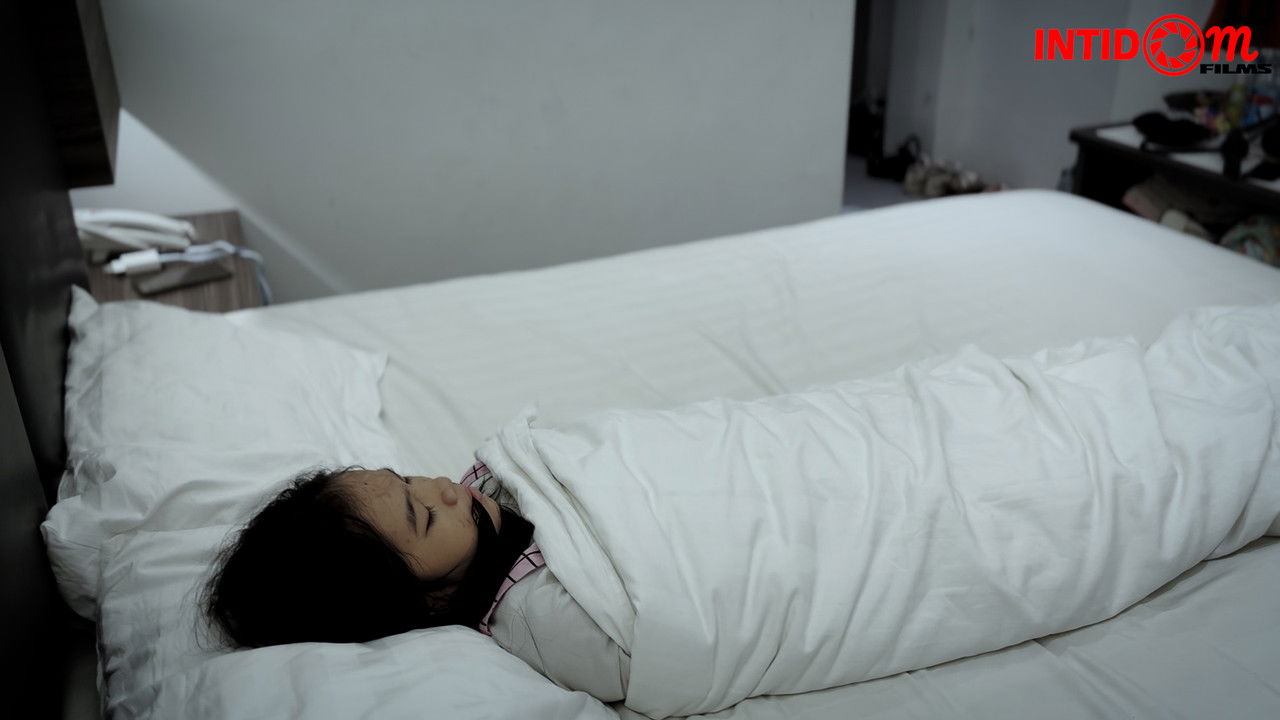 Pulanglah... Aku Tak Bisa Sendiri 2 backdrop