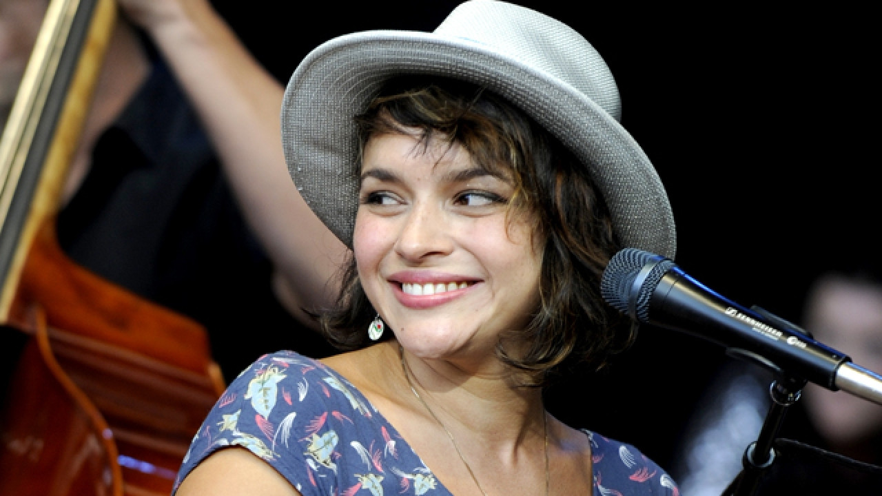 Norah Jones - Live at iTunes Festival backdrop