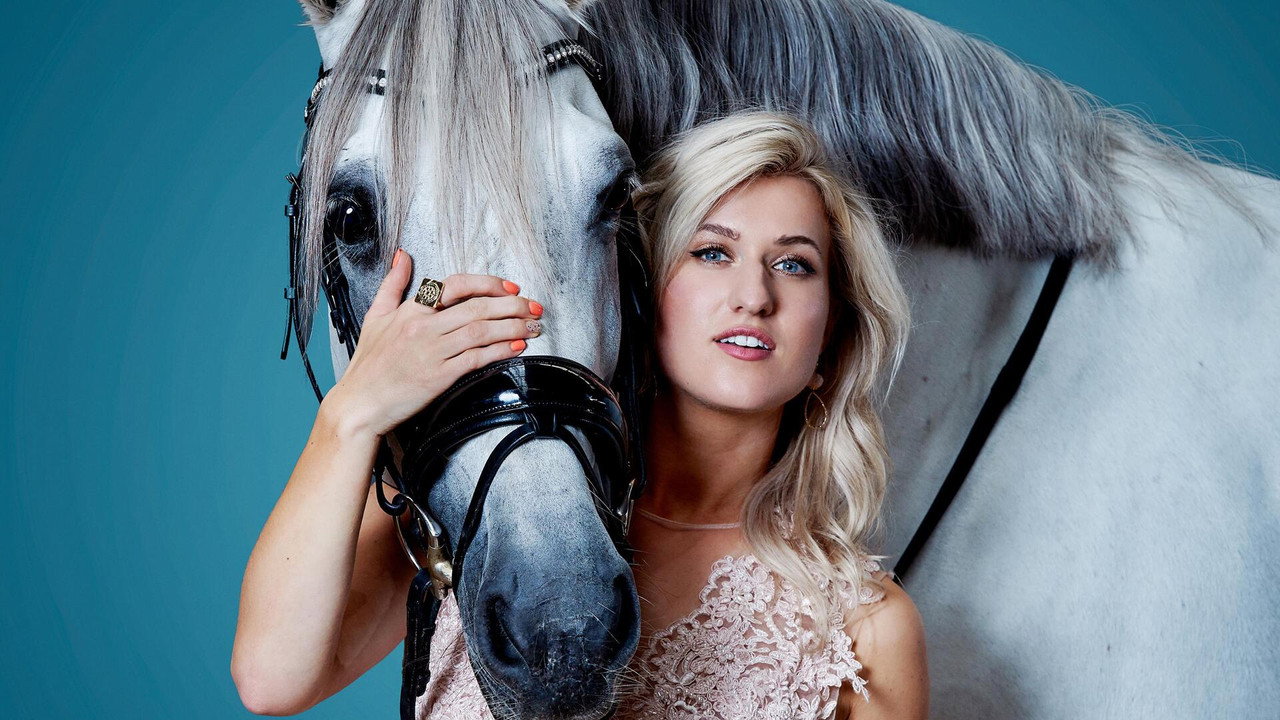 Opgezadeld met Britt backdrop