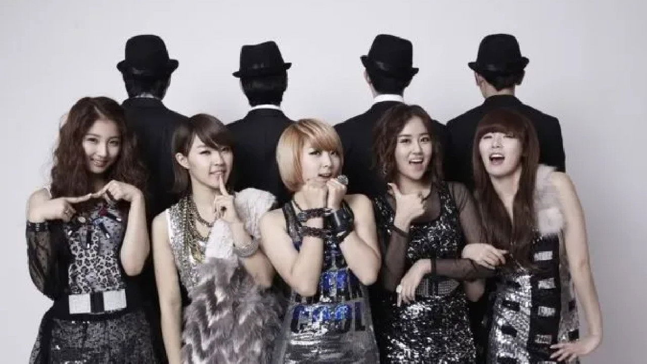 4Minute's Mr. Teacher backdrop