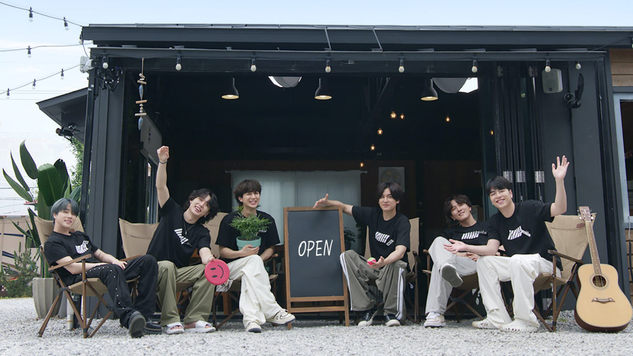 Holiday Staff: iKON's The DreamPing backdrop