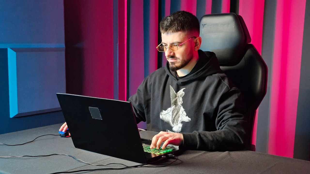 Zawód: Streamer backdrop