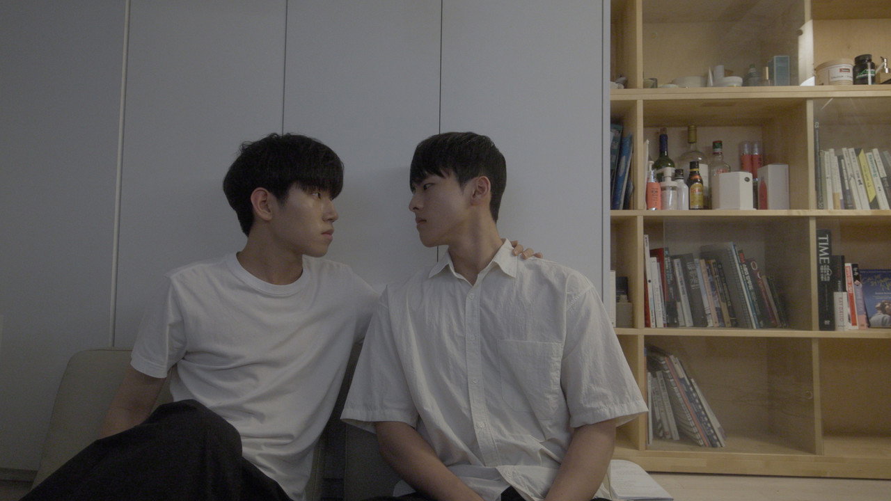 너의 몸에 접속 중... backdrop