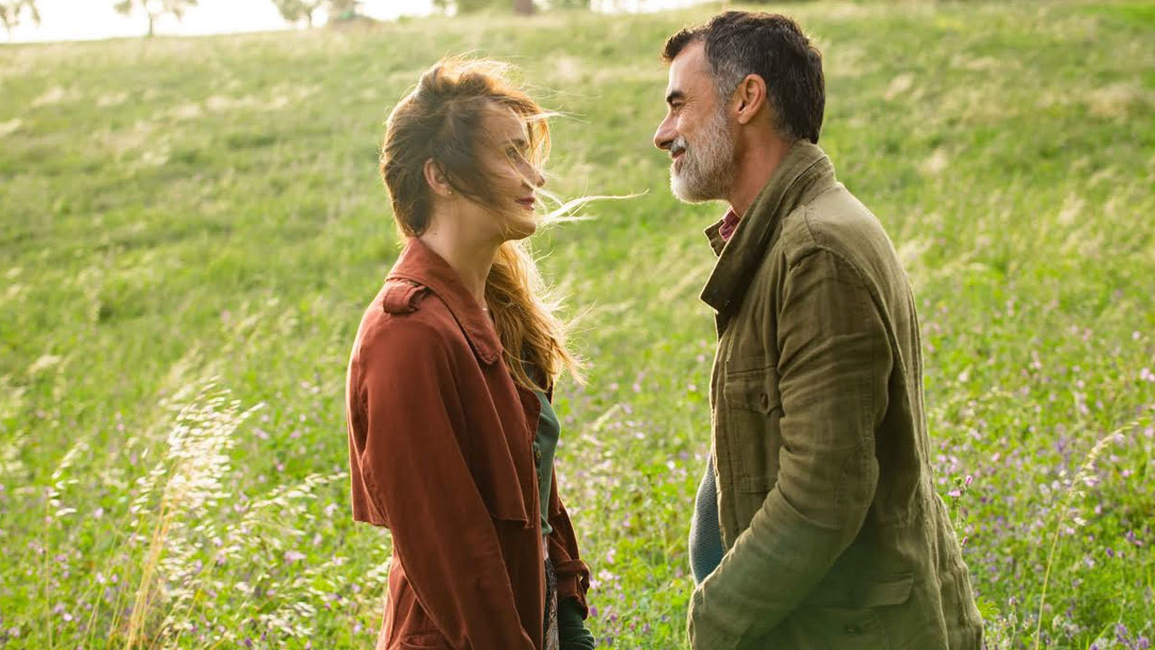 Stories of Love That Cannot Belong to This World backdrop