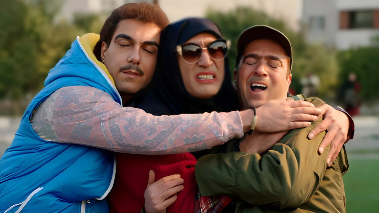 Salhae Door Az Khana backdrop