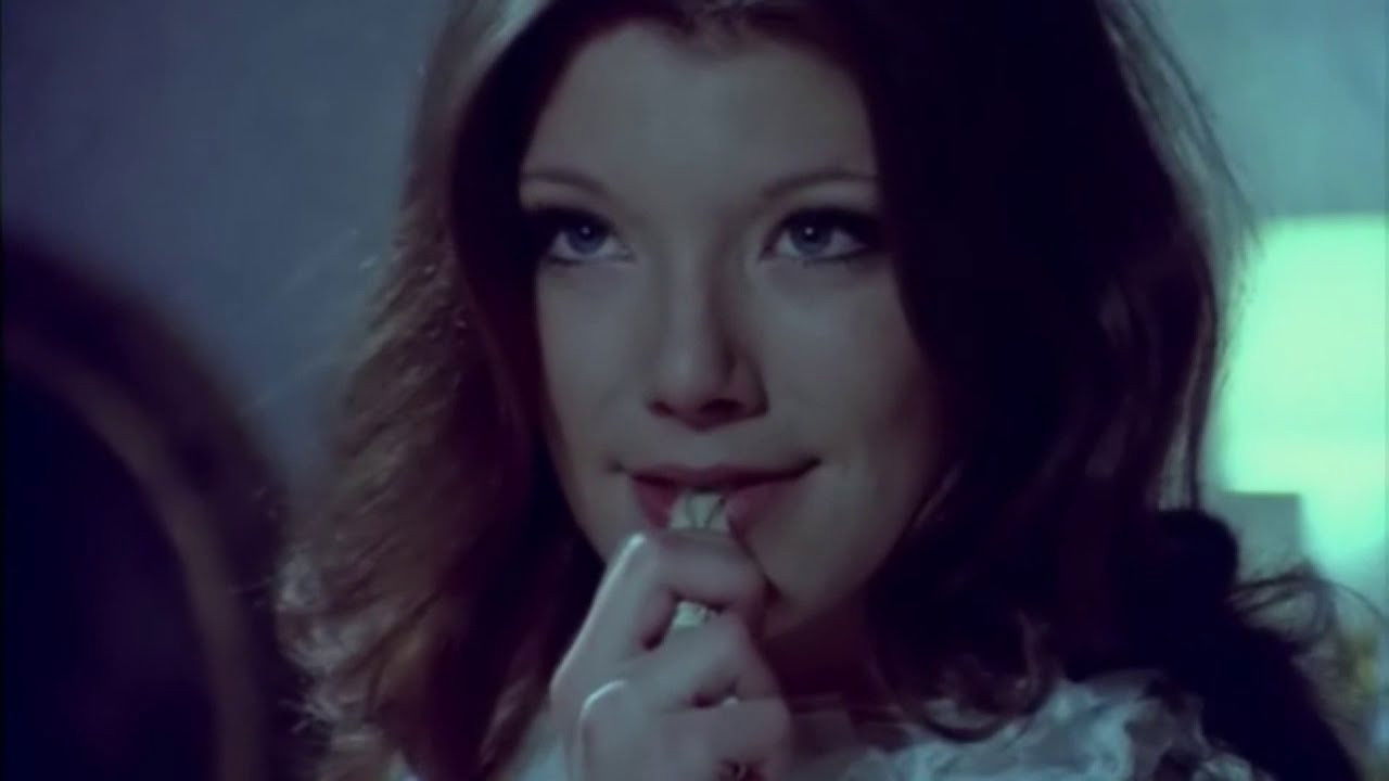 Justine and Juliette backdrop