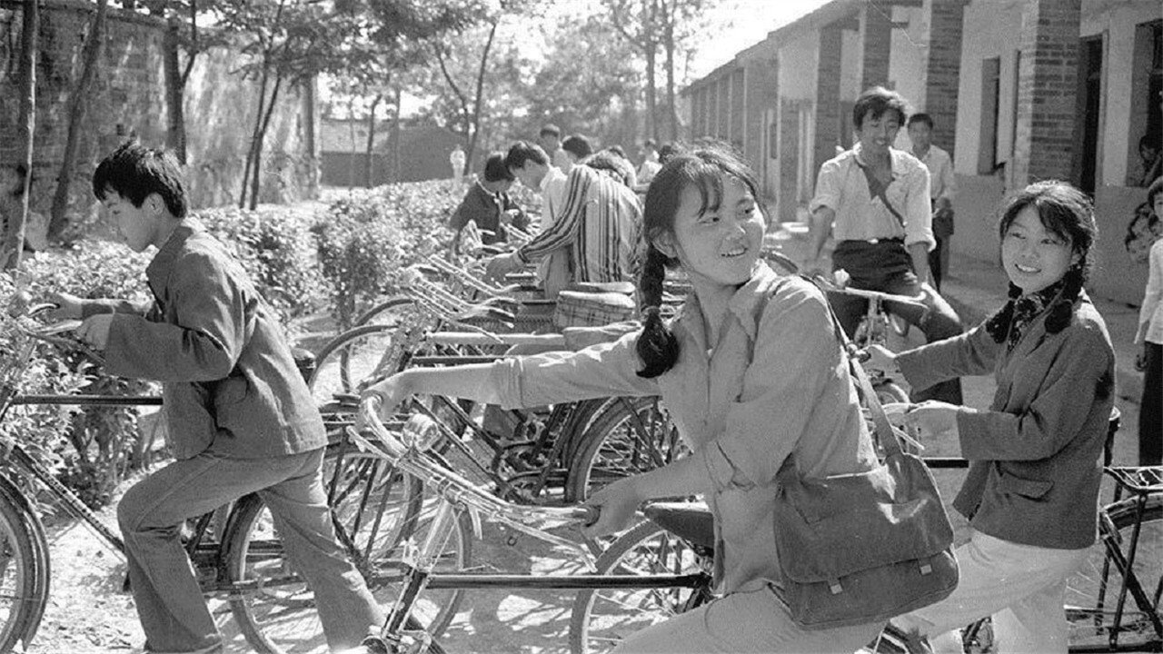 中国六十年社会图景 backdrop