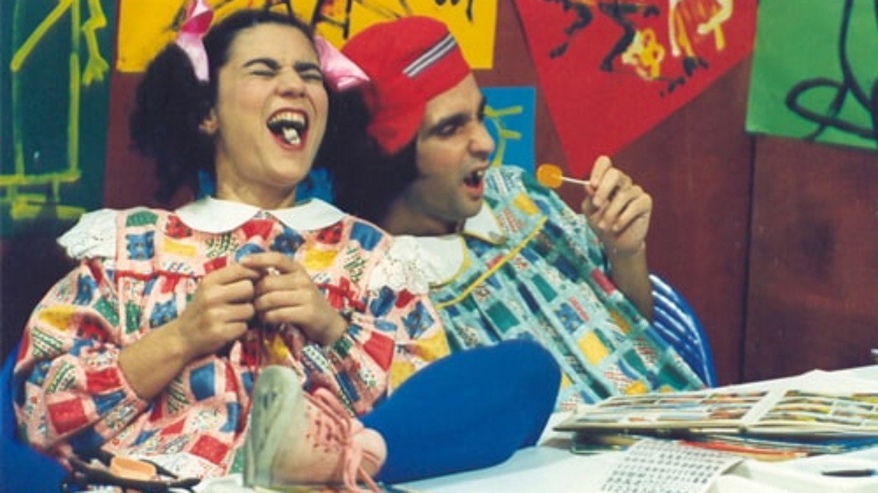 Ora Bolas Marina backdrop