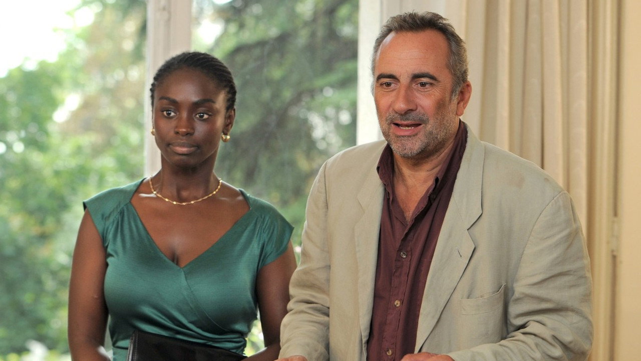 Frères à demi backdrop