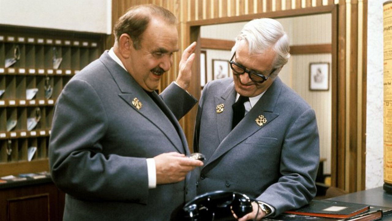 Hallo – Hotel Sacher … Portier! backdrop