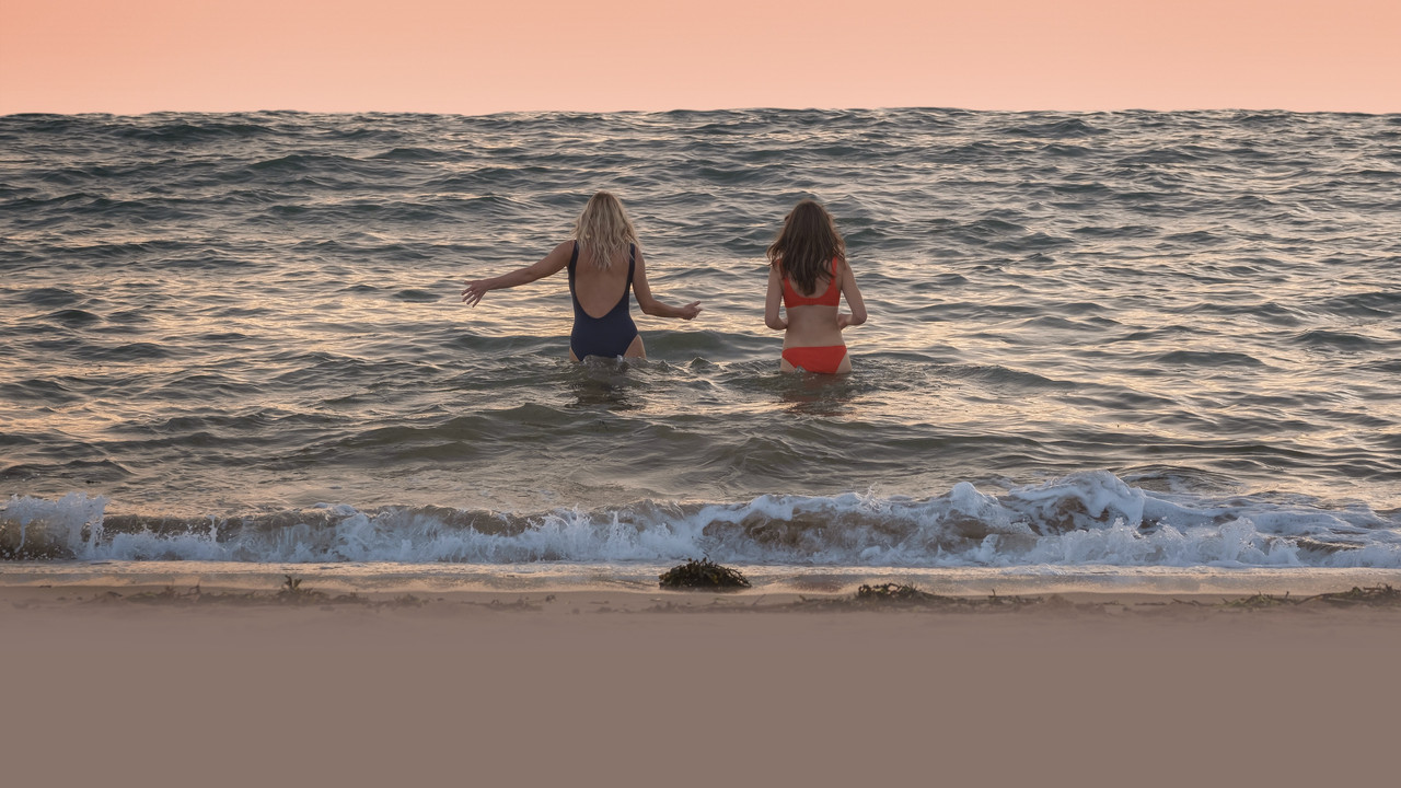 Anaïs in Love backdrop