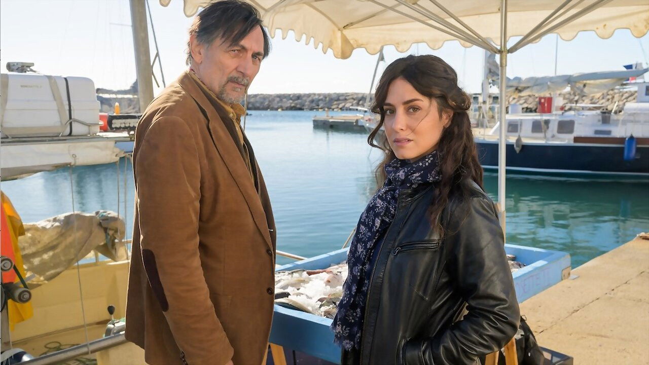 Meurtres sur la Côte bleue backdrop