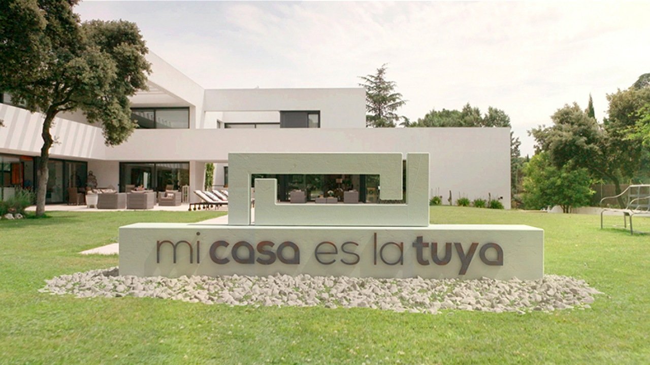 Mi casa es la tuya backdrop