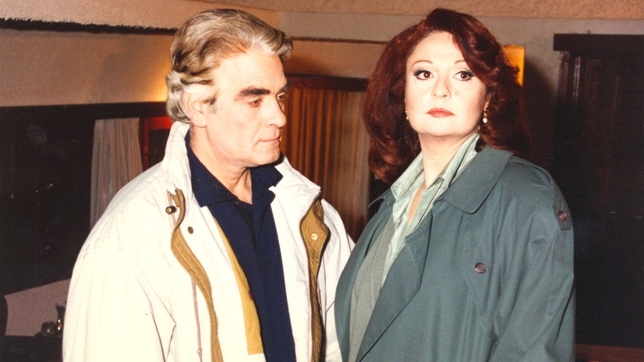 Ένας έρωτας backdrop