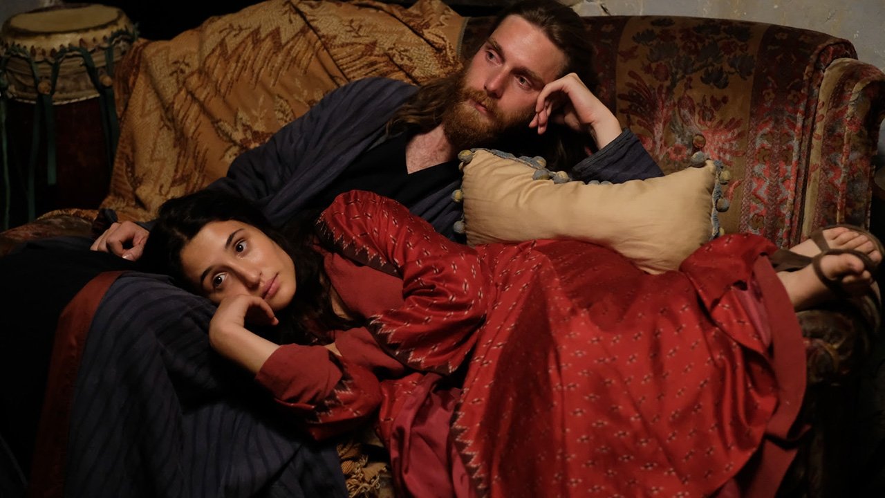 Capri-Revolution backdrop